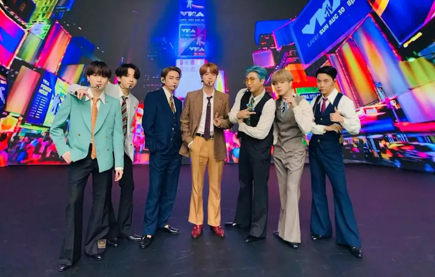 BTS chiếm trọn spotlight VMAs 2020 cùng loạt outfit đắt giá