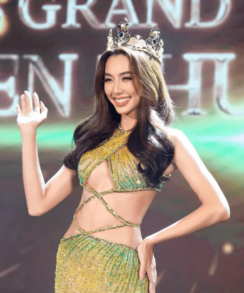 Tân Miss Grand International 2021 Nguyễn Thúc Thùy Tiên cực kỳ chuộng những chiếc váy ánh kim lấp lánh quyến rũ