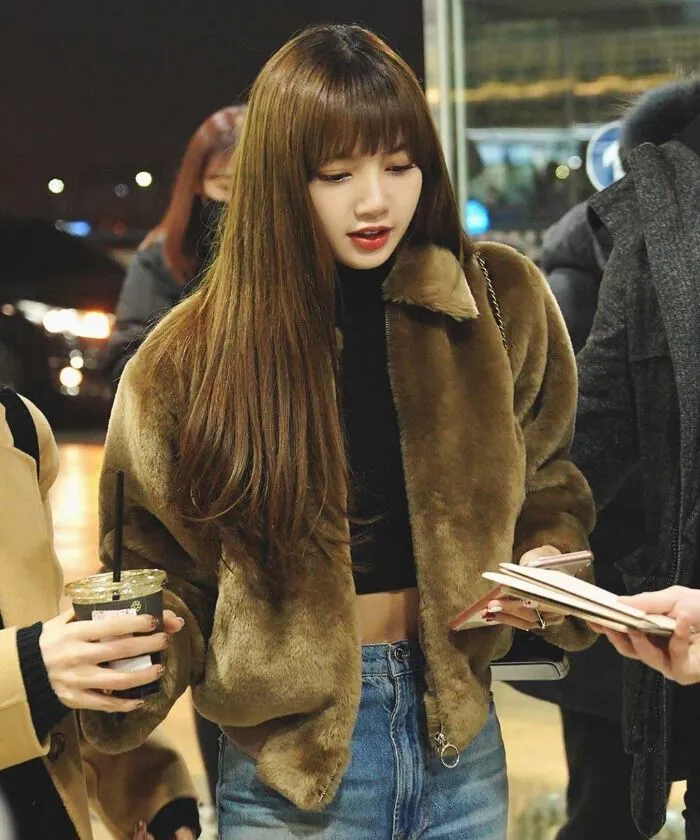 Thời trang sân bay của Lisa Blackpink