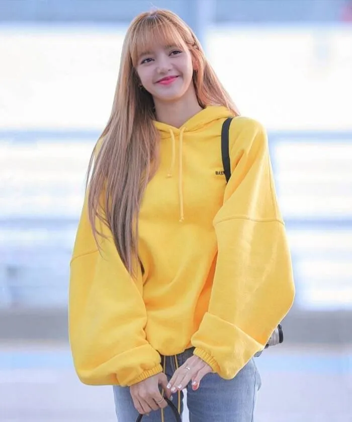 Thời trang sân bay của Lisa Blackpink