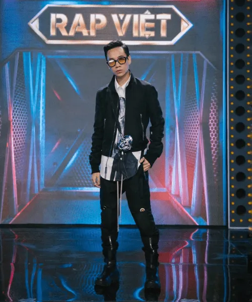 “Ông hoàng” R&B JustaTee chỉn chu, gọn gàng trong từng outfit
