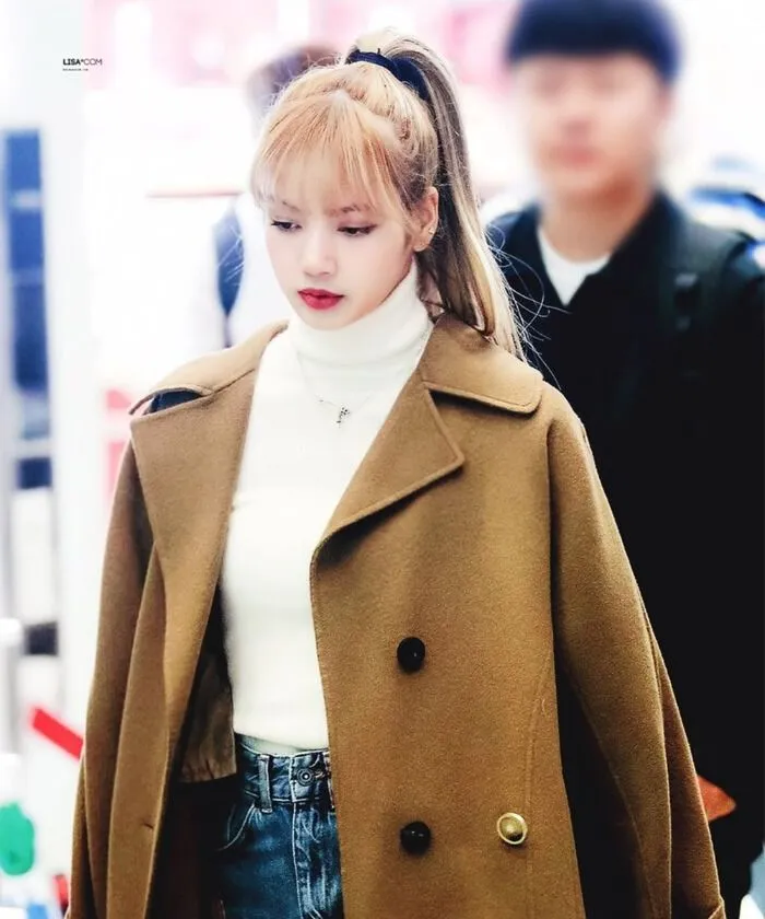 Thời trang sân bay của Lisa Blackpink