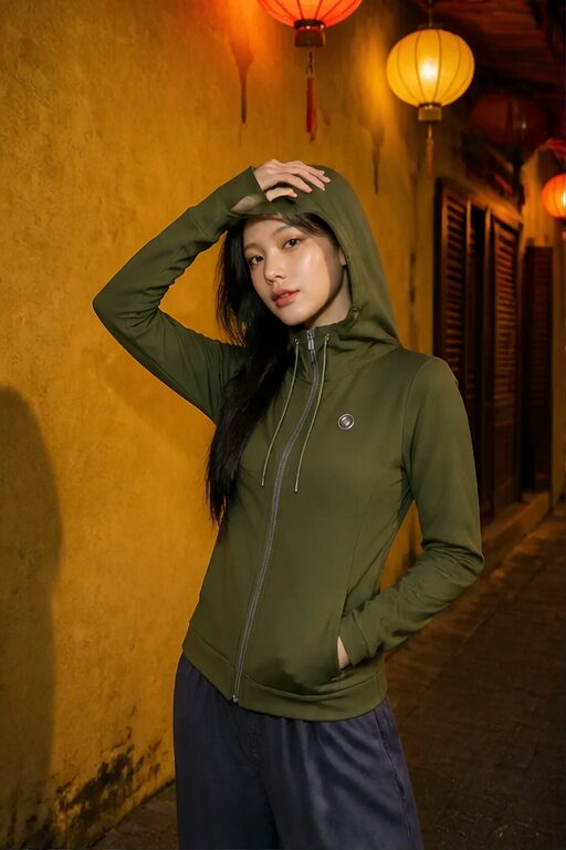 áo hoodie xanh rêu, có mũ, khóa kéo, chất liệu cotton.