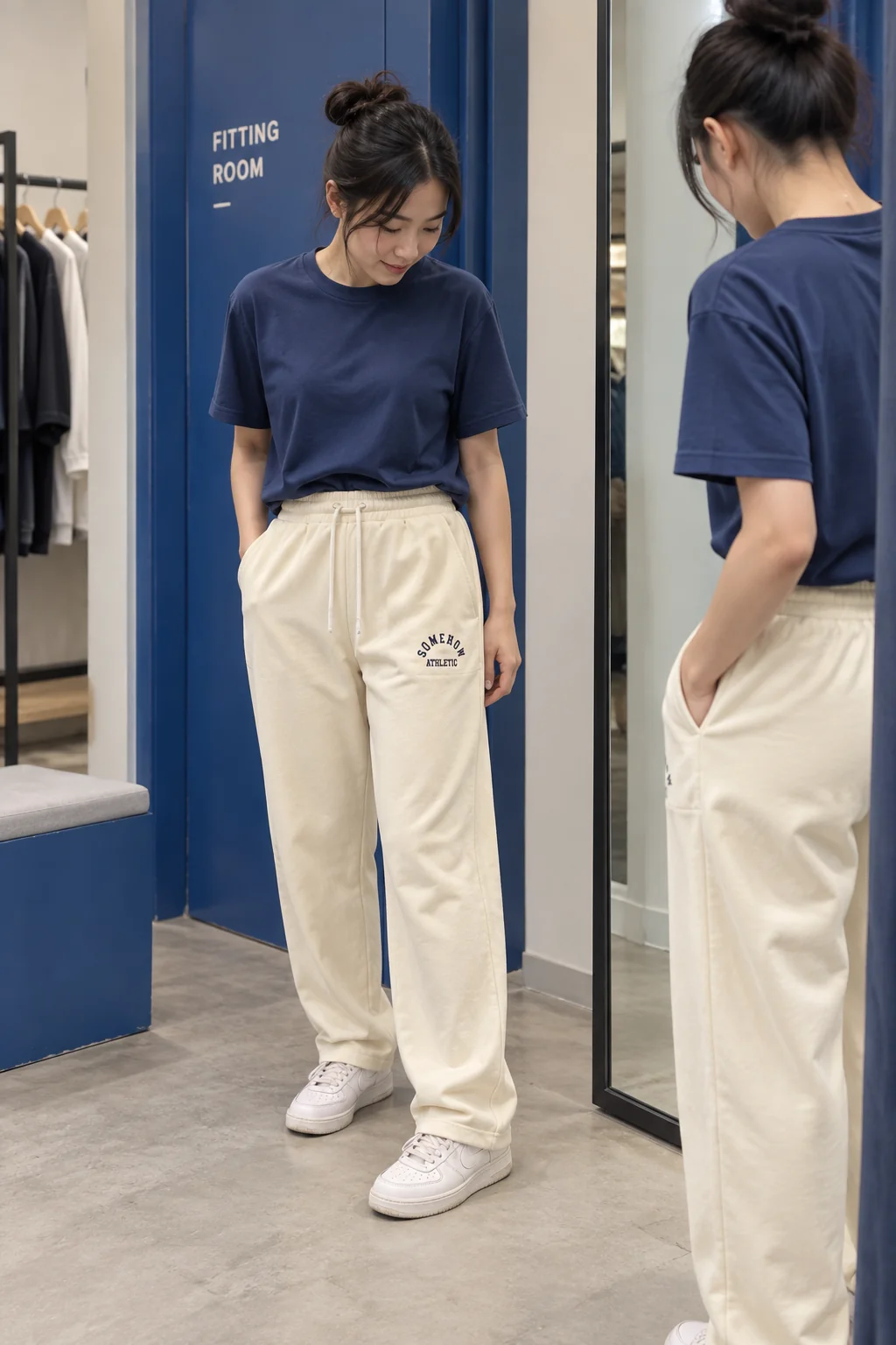 Đứng trước gương để xem phần gấu quần kem rơi thế nào quanh đôi giày.